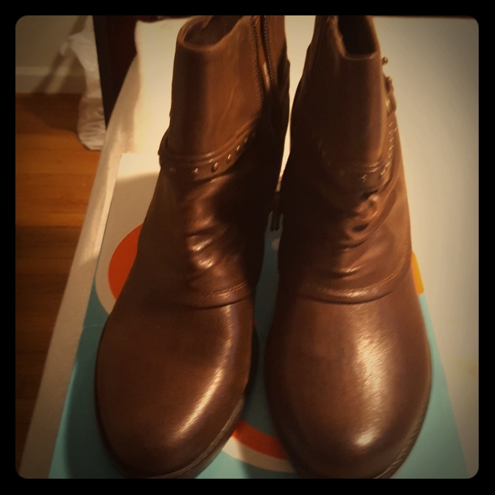 Beartraps Roses Brush brown bootie